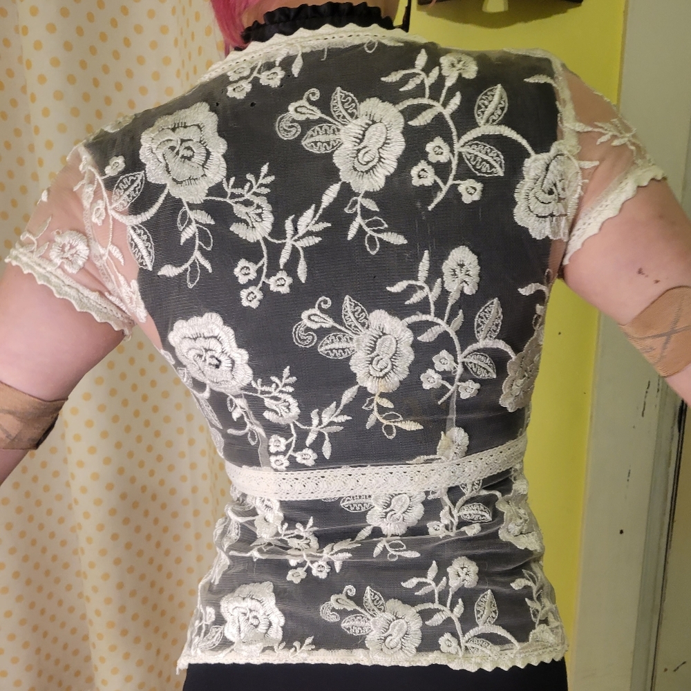 Vintage Y2K laced embroided tulle short sleeved cardigan/coverup, XS